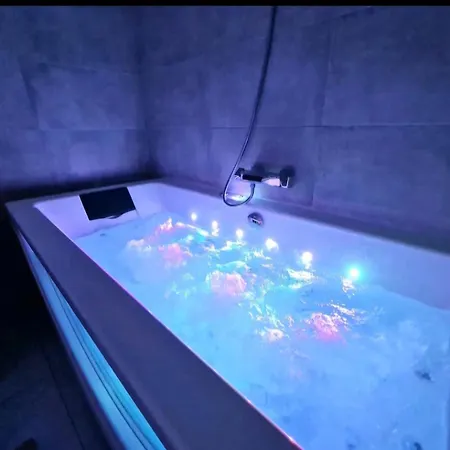 아파트 Detente Avec Jacuzzi Et Piscine *